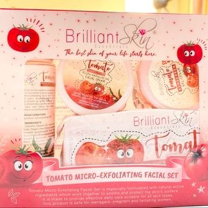 It comes with toner,sunscreen,night cream and soap